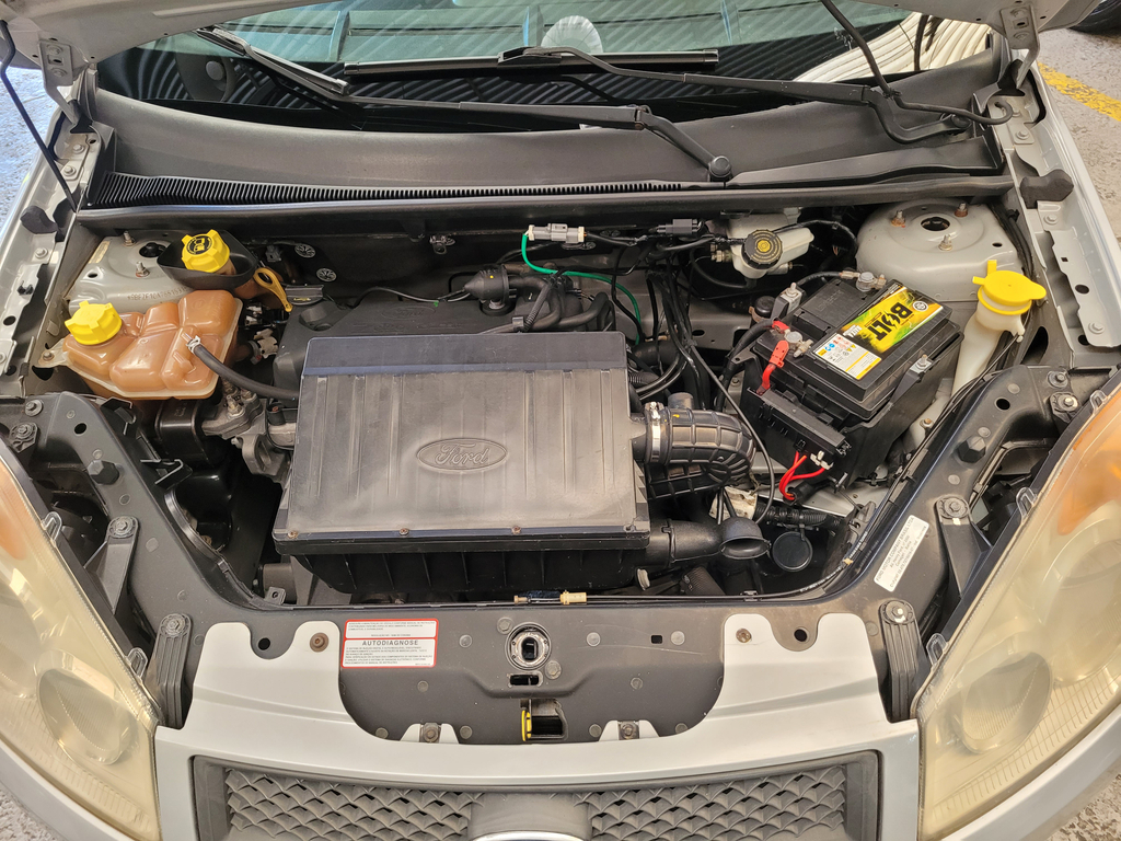 Ford Fiesta Hatch Prata