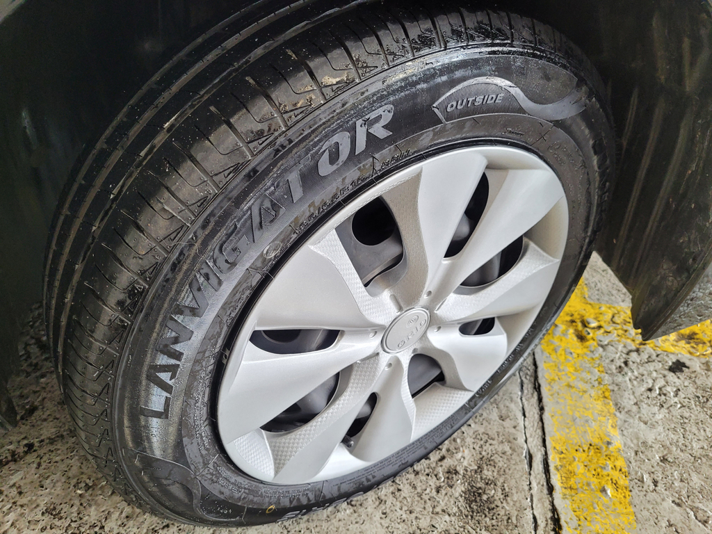 Peugeot 208 Preto
