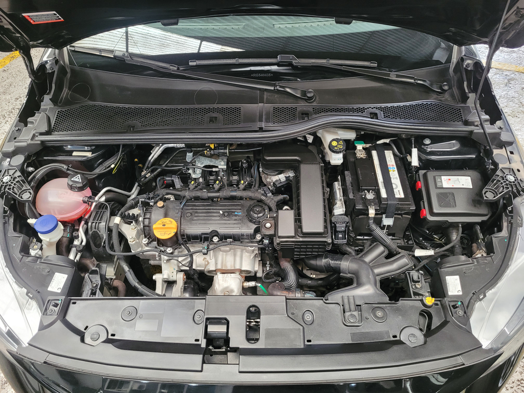 Peugeot 208 Preto