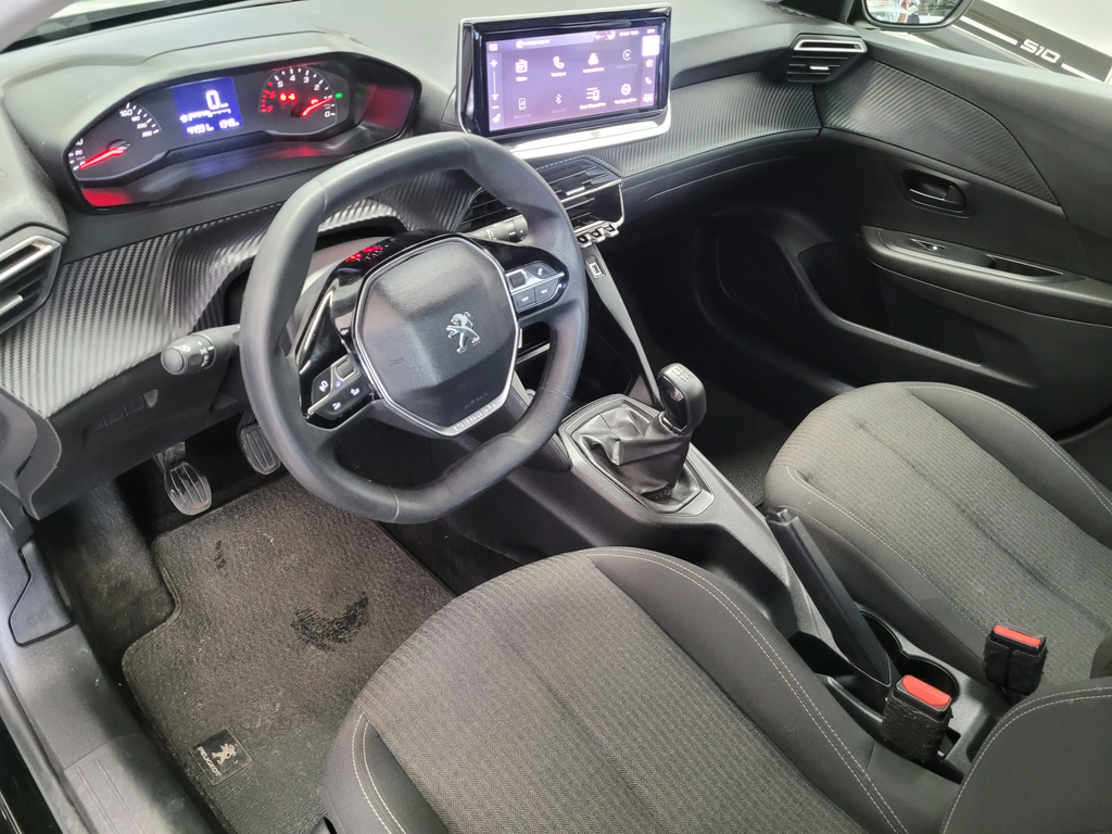 Peugeot 208 Preto