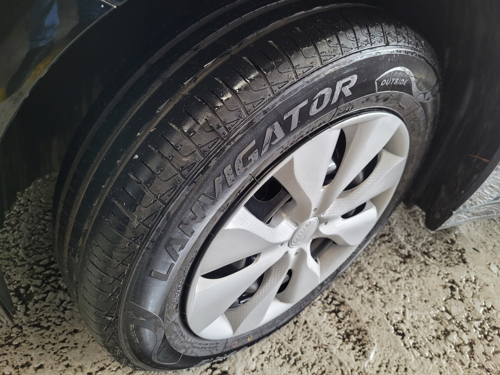 Peugeot 208 Preto