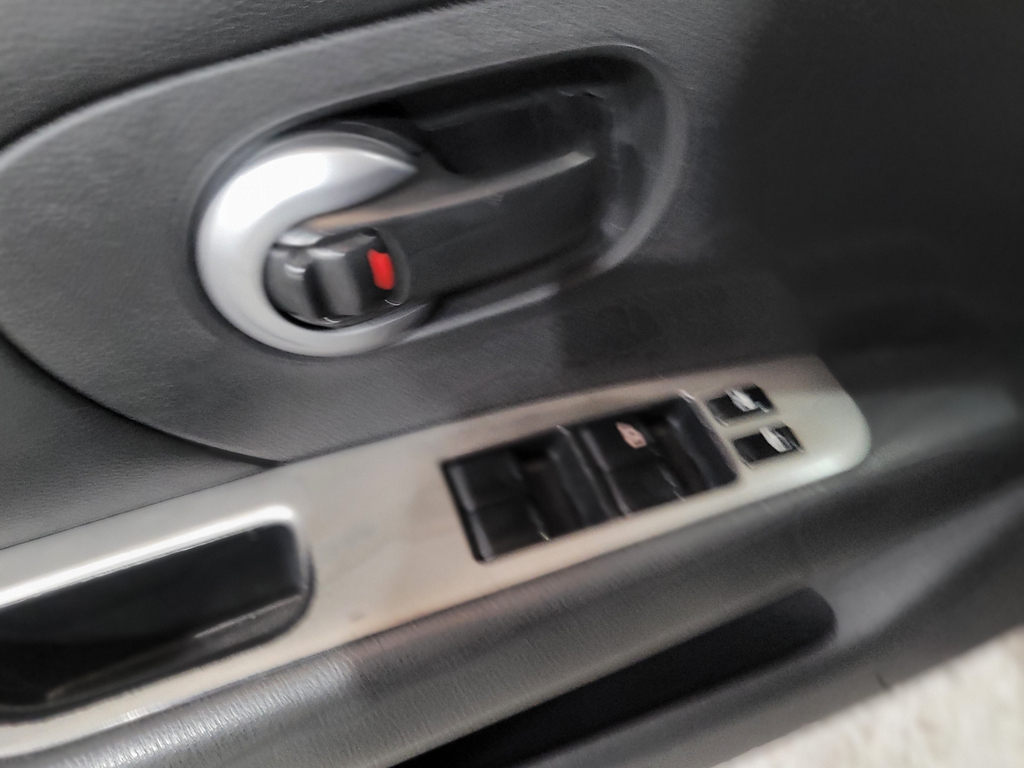 Nissan Grand Livina Preto