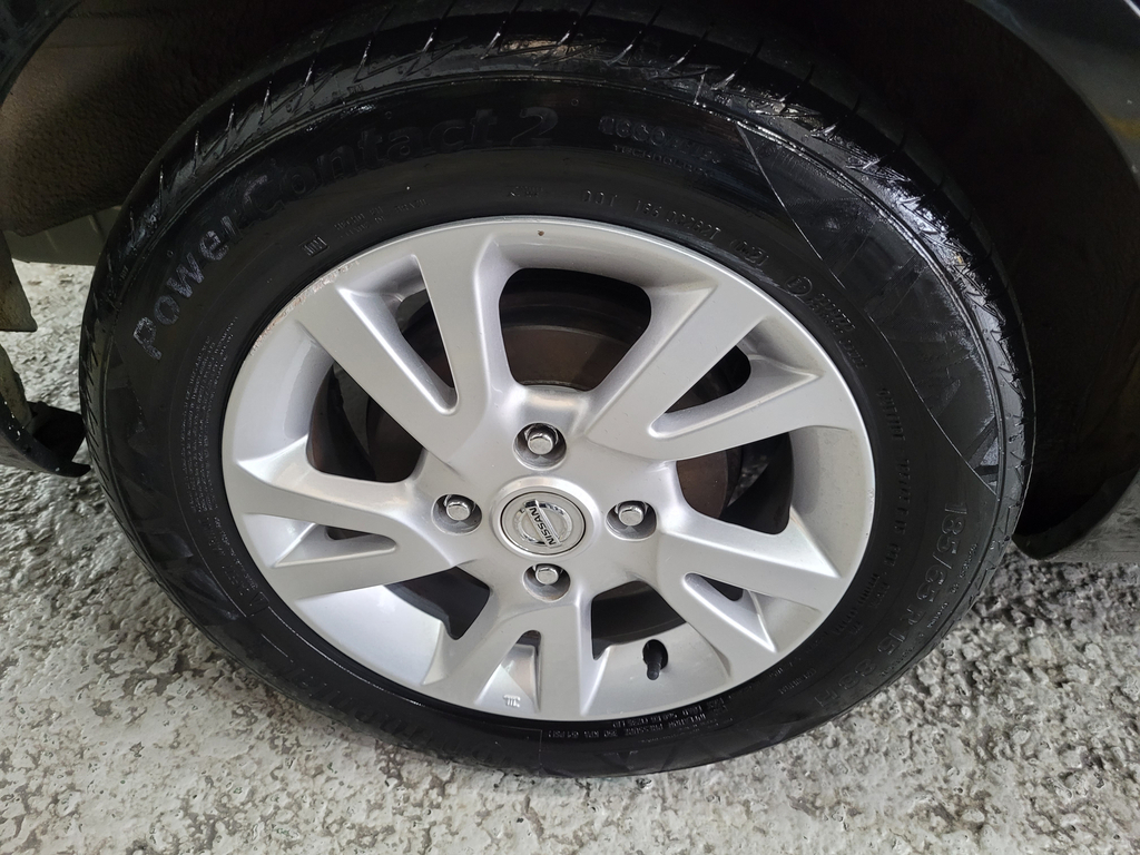 Nissan Grand Livina Preto