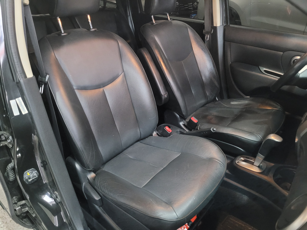 Nissan Grand Livina Preto