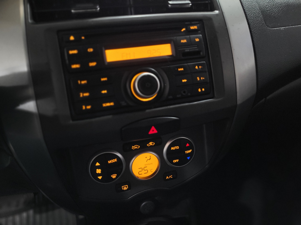 Nissan Grand Livina Preto