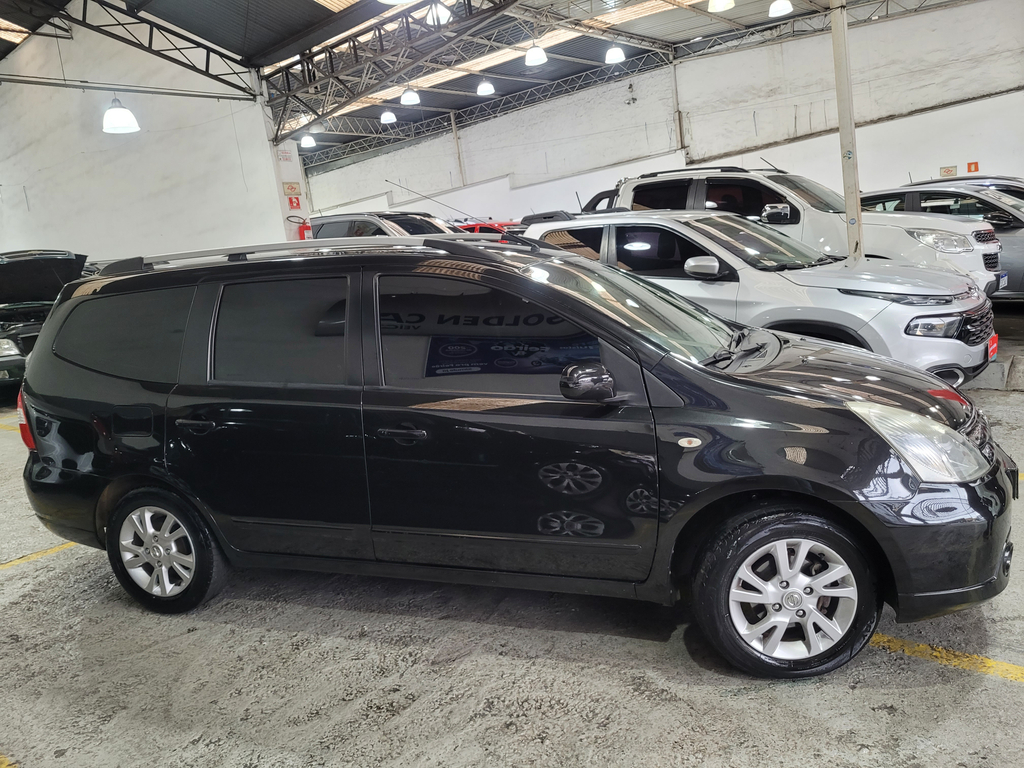 Nissan Grand Livina Preto