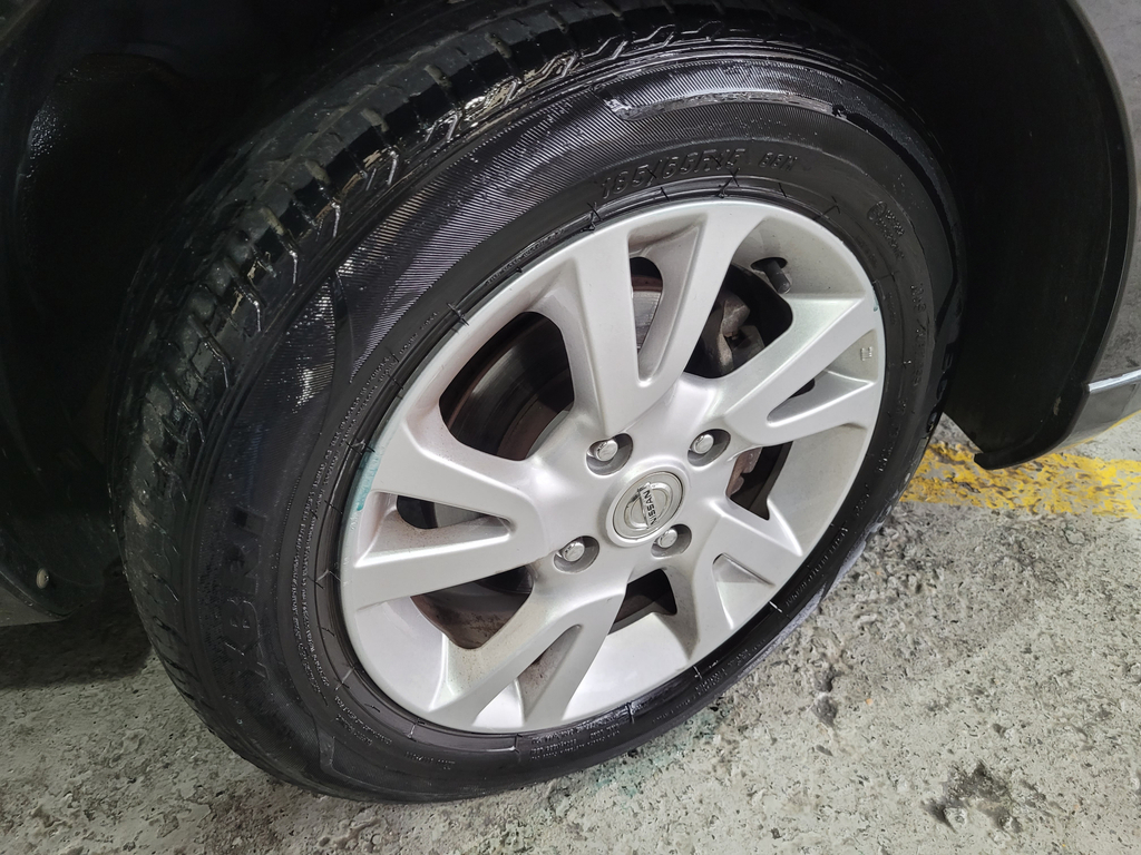 Nissan Grand Livina Preto