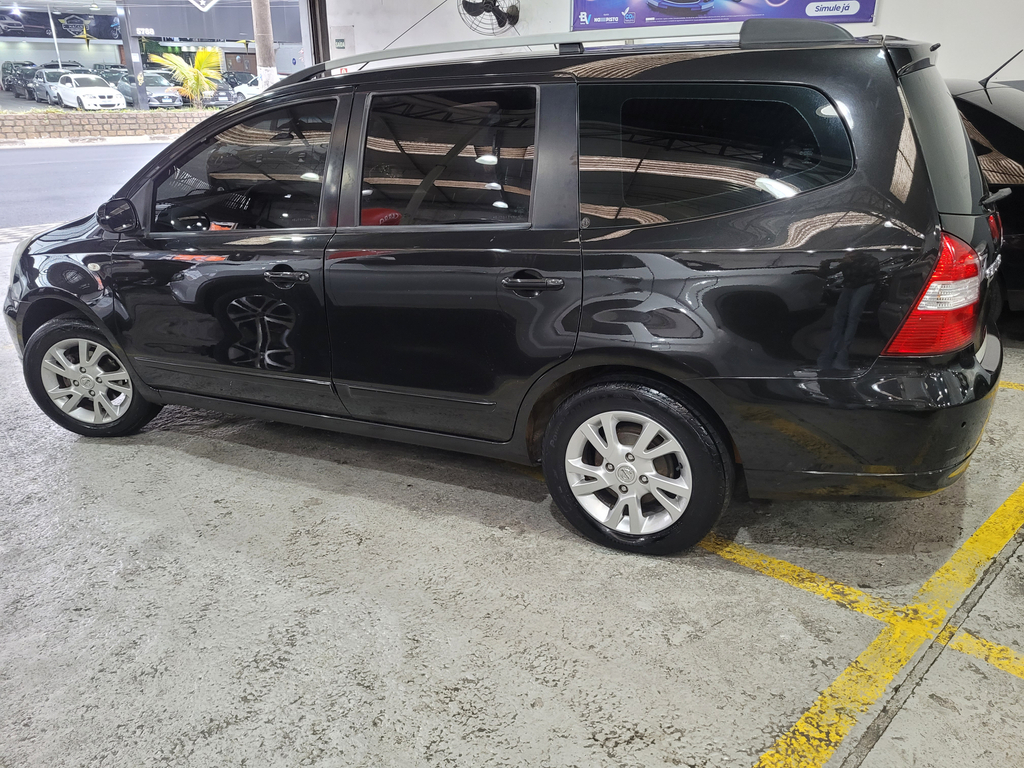 Nissan Grand Livina Preto