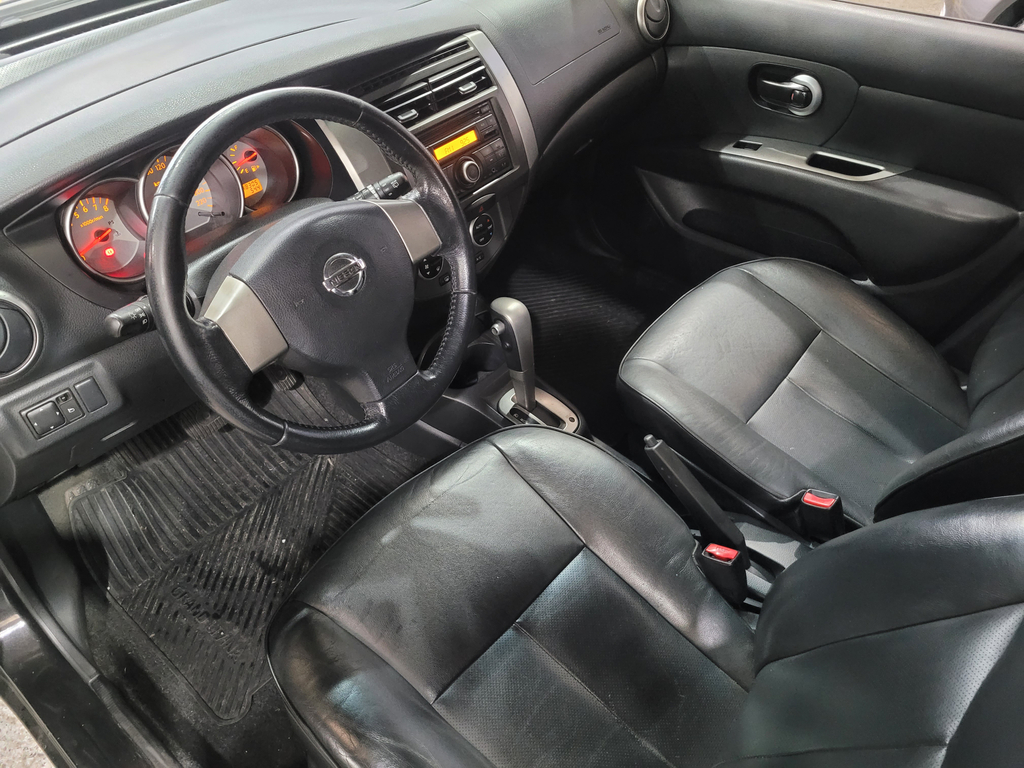 Nissan Grand Livina Preto