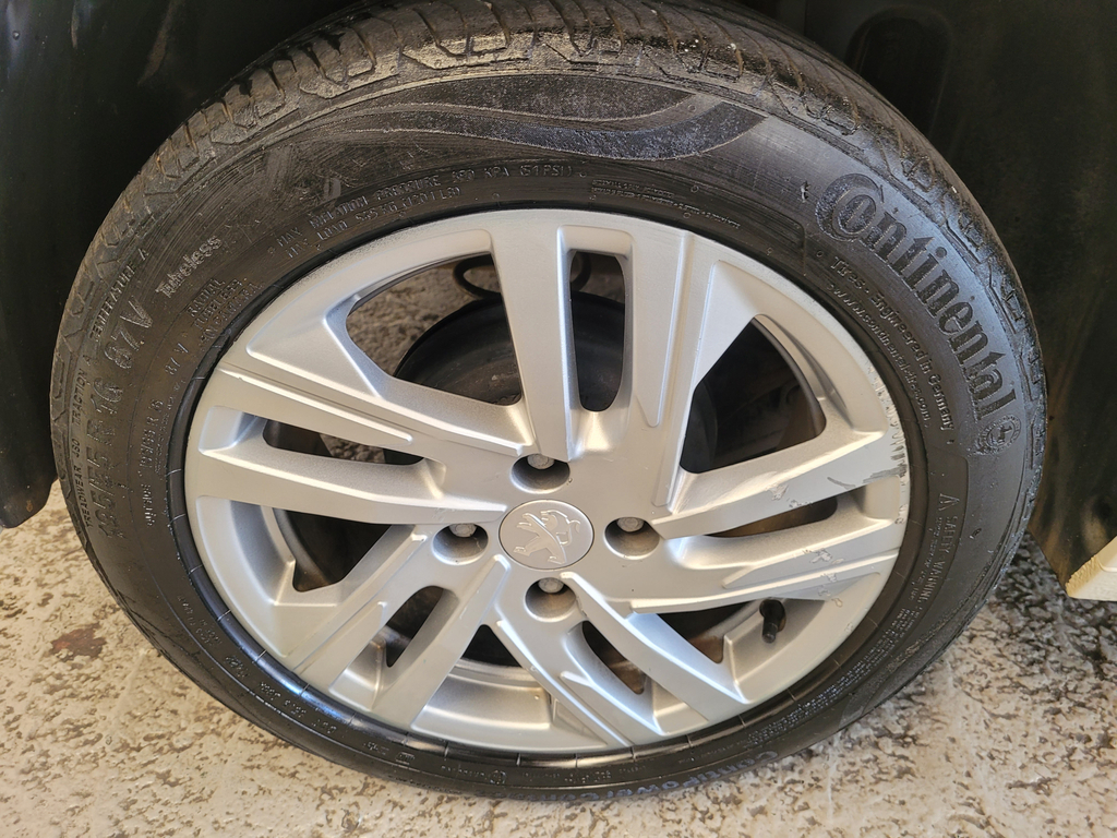 Peugeot 208 Branco