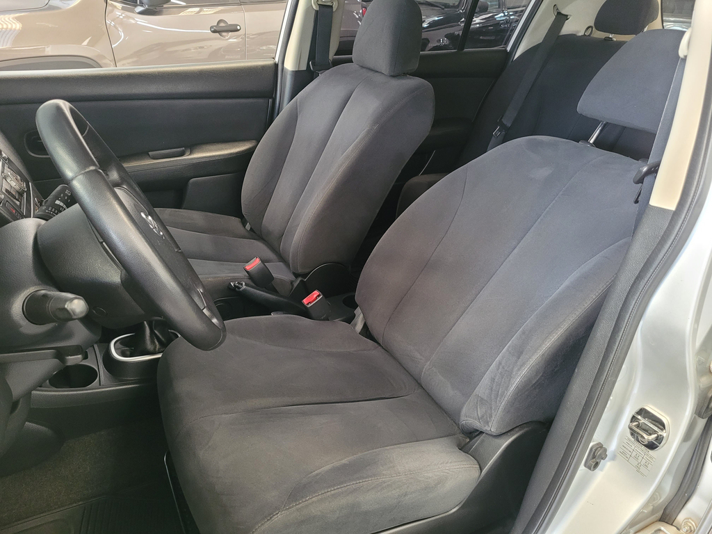 Nissan Tiida Prata