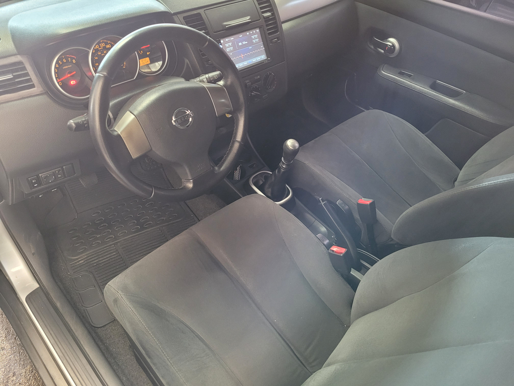 Nissan Tiida Prata