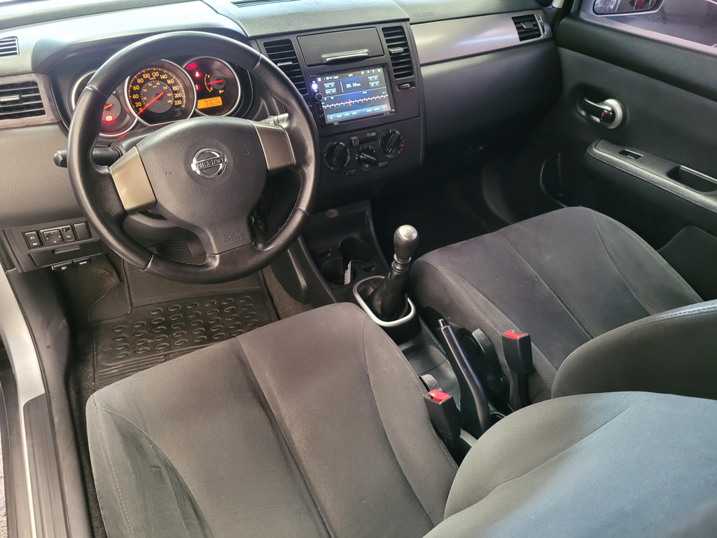 Nissan Tiida Prata