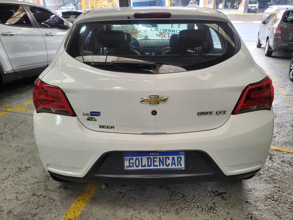 Chevrolet Onix Branco