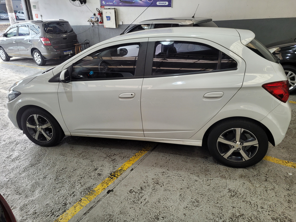 Chevrolet Onix Branco