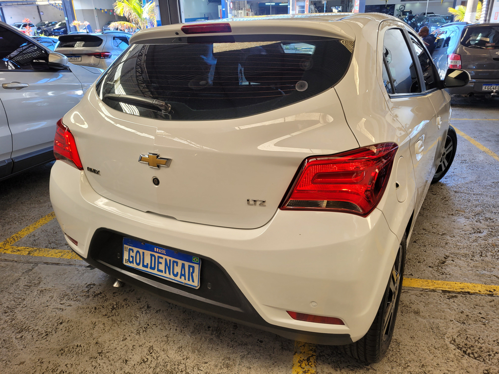 Chevrolet Onix Branco