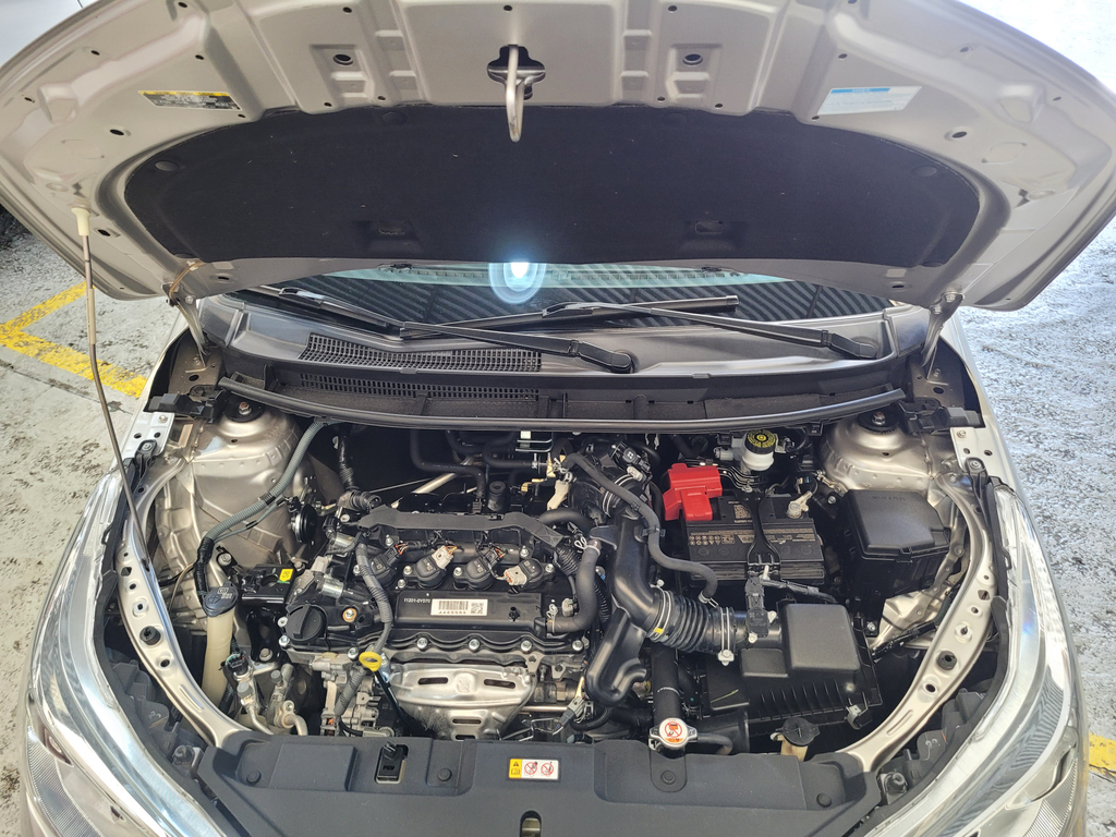 Toyota Yaris Hatch Prata