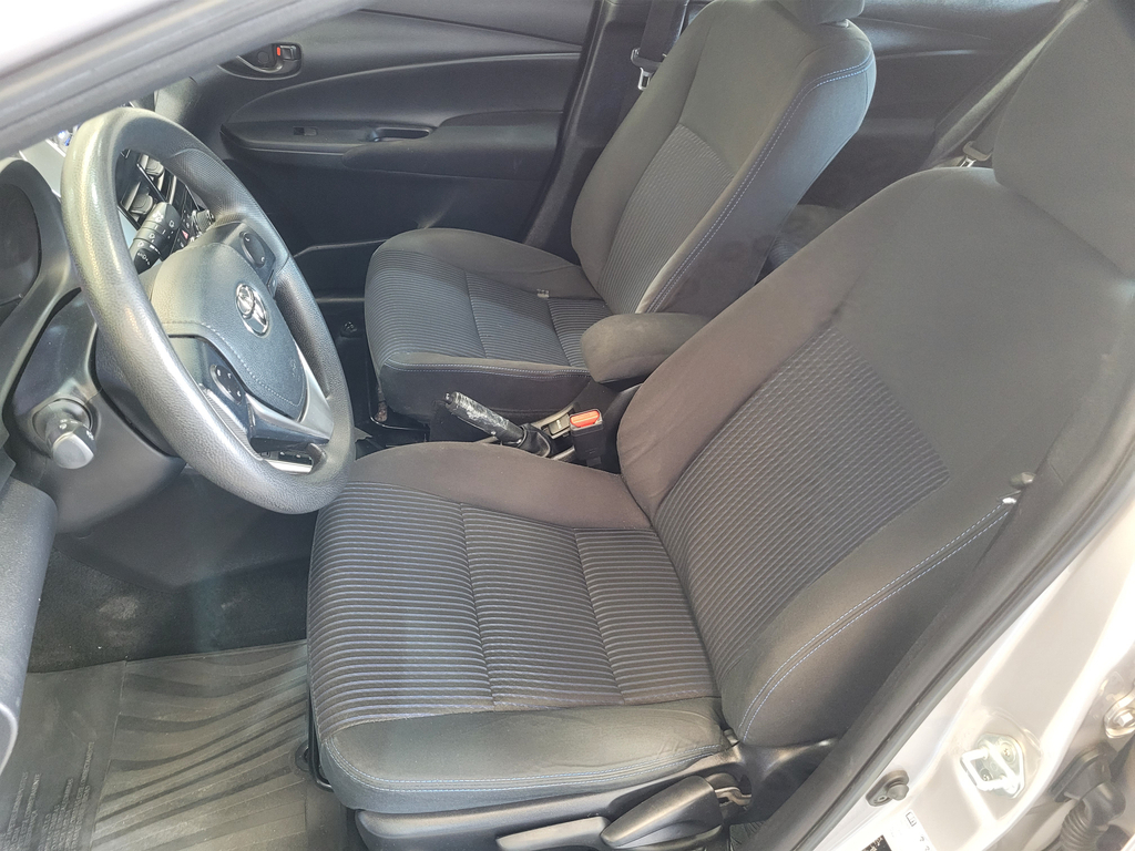 Toyota Yaris Hatch Prata