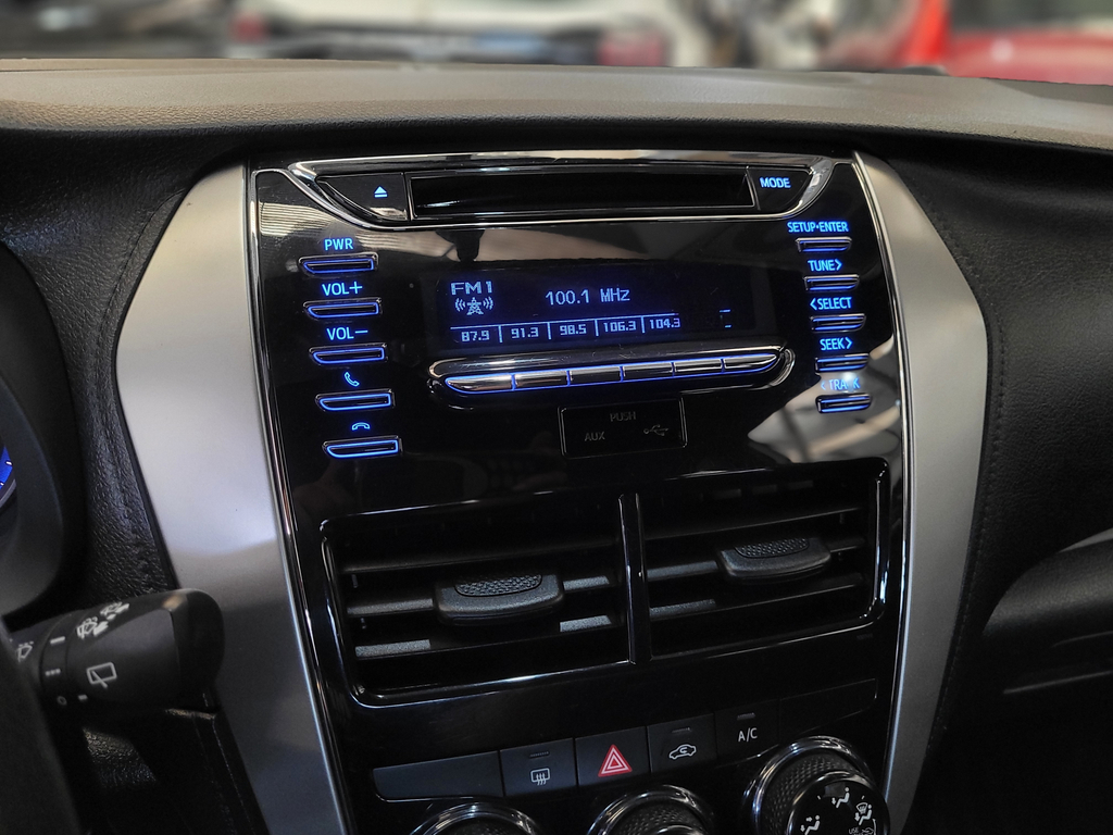 Toyota Yaris Hatch Prata