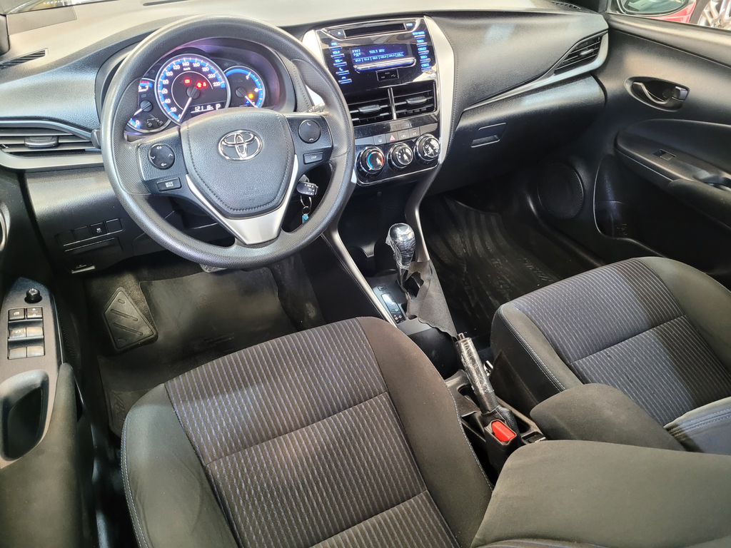 Toyota Yaris Hatch Prata