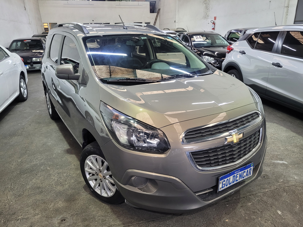 Chevrolet Spin Cinza