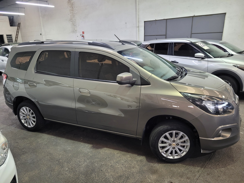 Chevrolet Spin Cinza