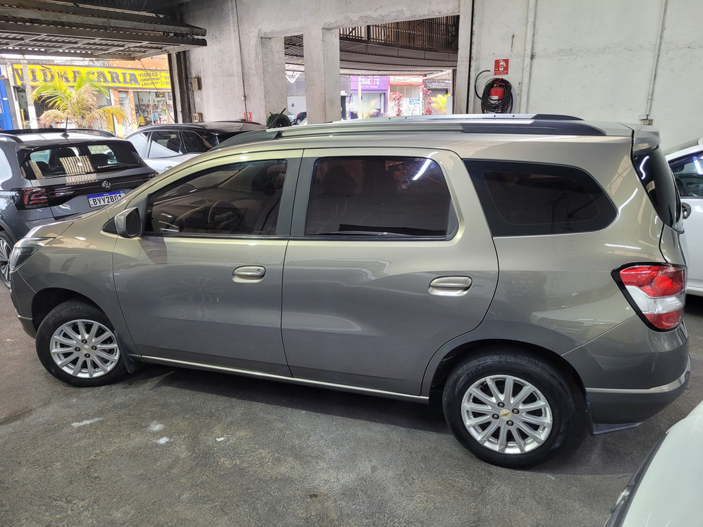 Chevrolet Spin Cinza