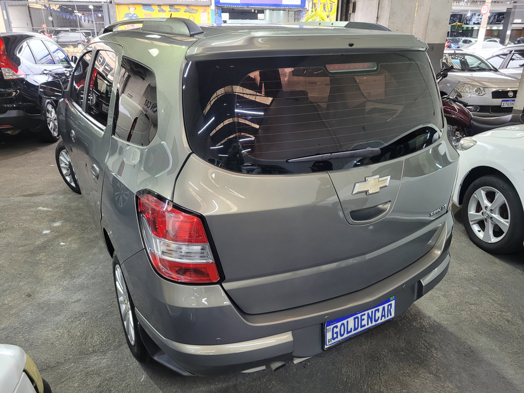 Chevrolet Spin Cinza