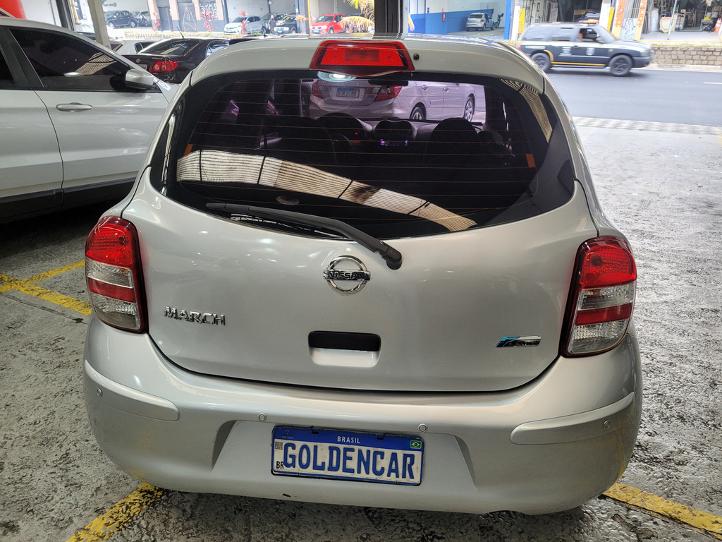 Nissan March Prata