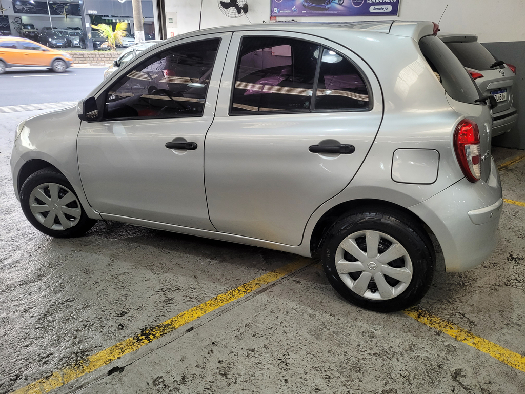 Nissan March Prata