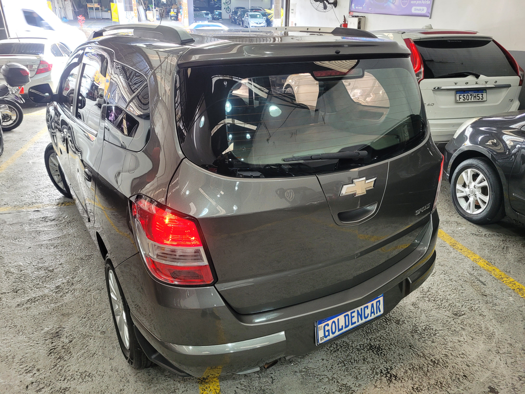 Chevrolet Spin Cinza