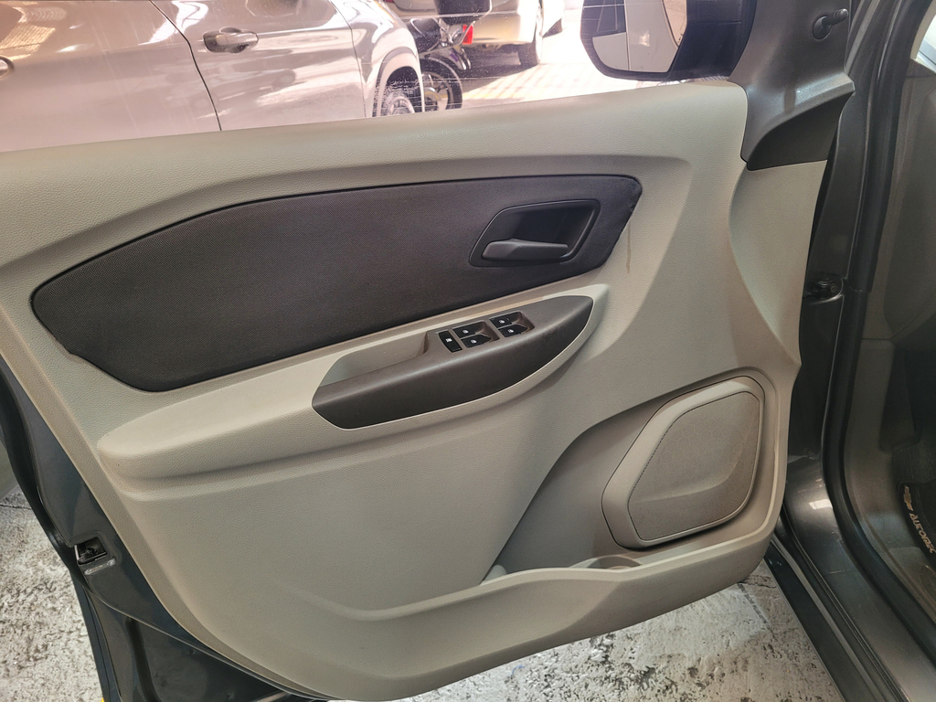 Chevrolet Spin Cinza