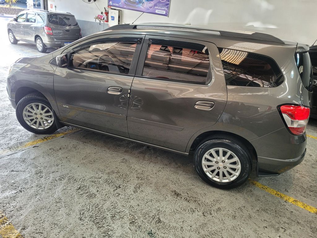 Chevrolet Spin Cinza
