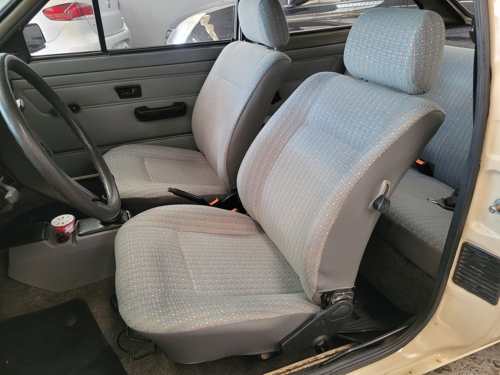 Volkswagen Gol Bege