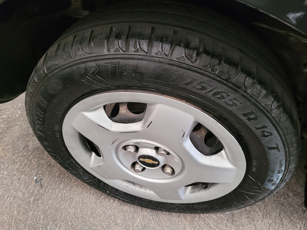 Chevrolet Onix Cinza