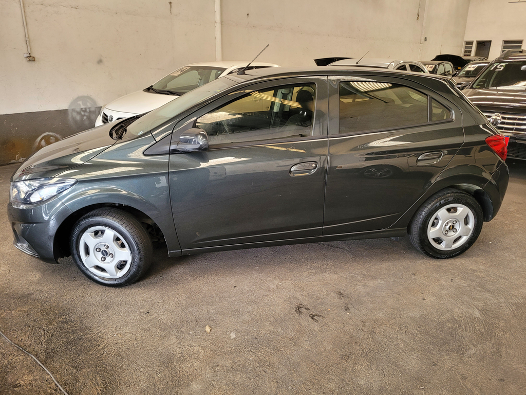 Chevrolet Onix Cinza