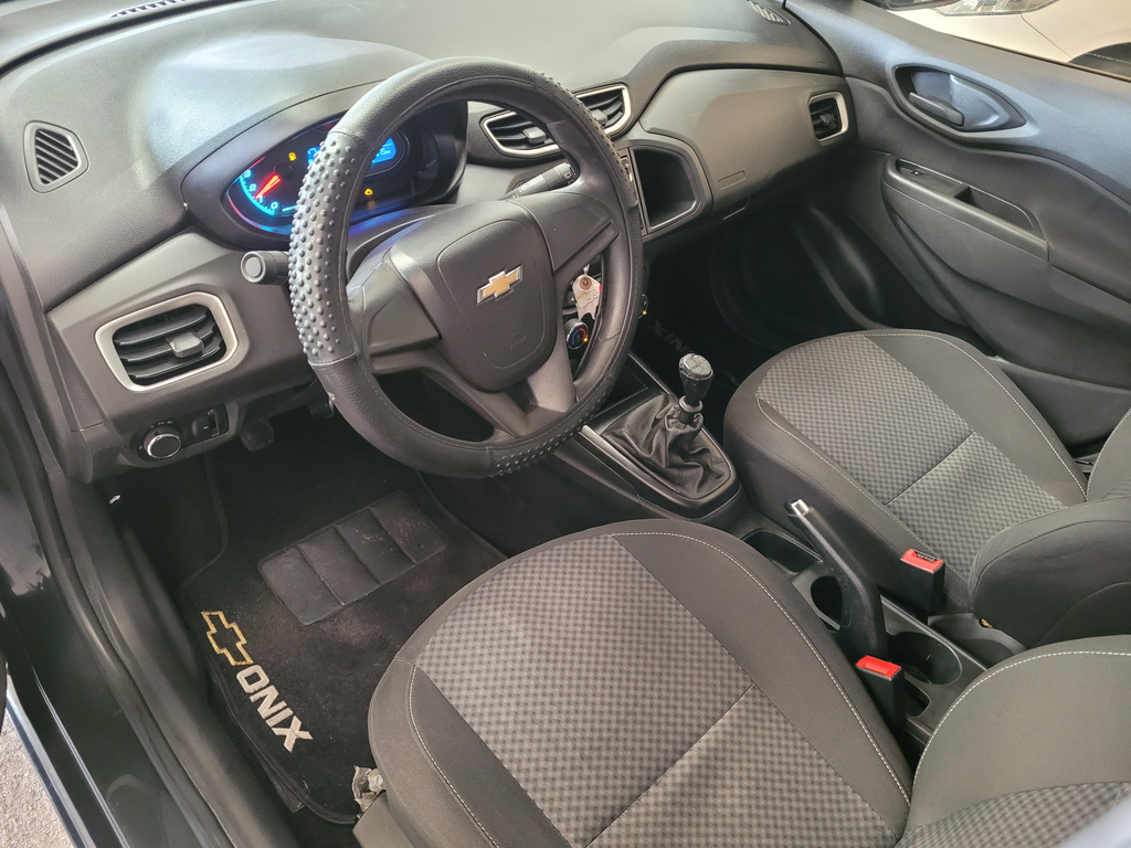 Chevrolet Onix Cinza