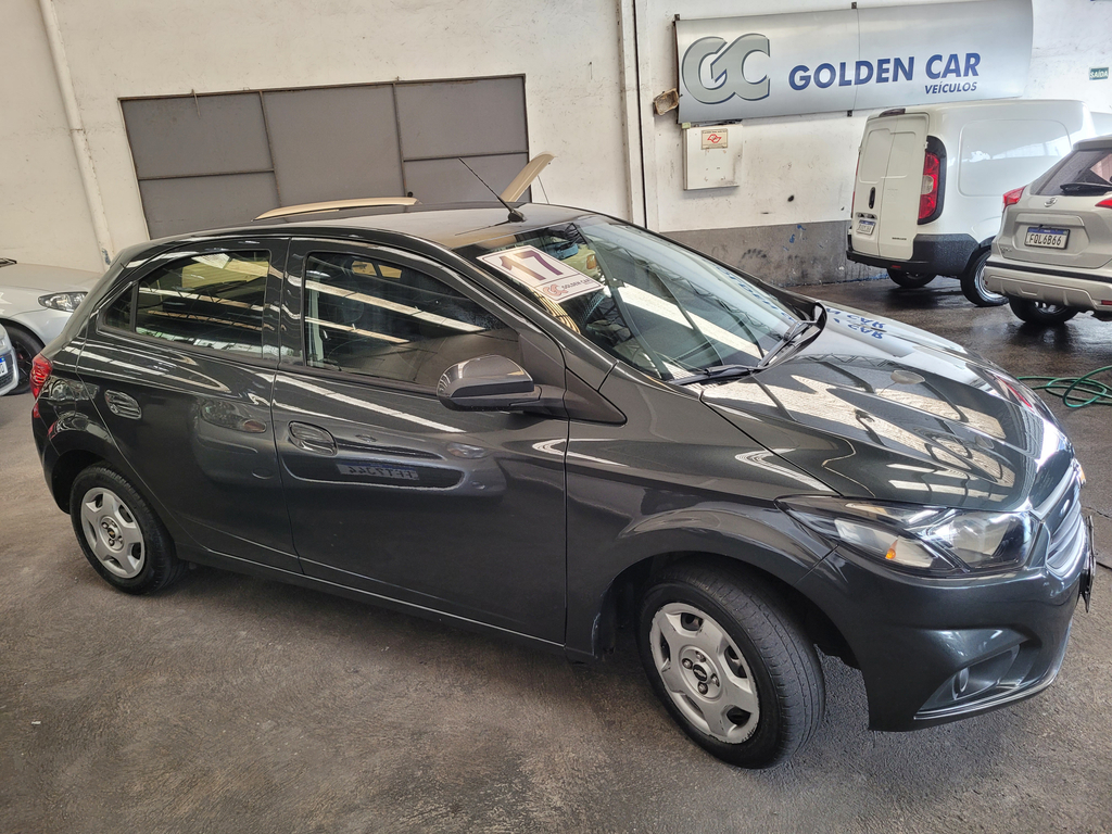 Chevrolet Onix Cinza