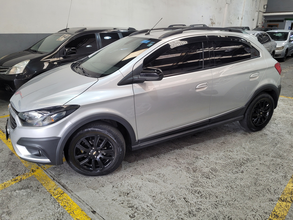 Chevrolet Onix Cinza