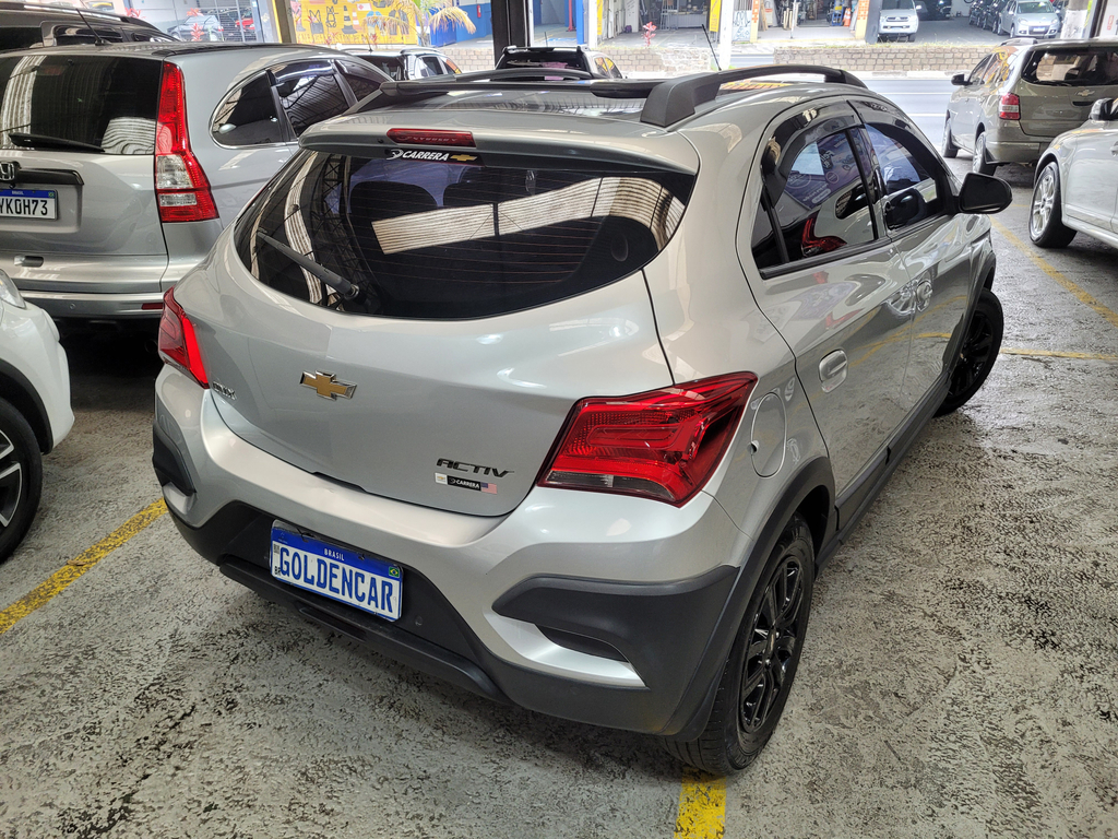 Chevrolet Onix Cinza