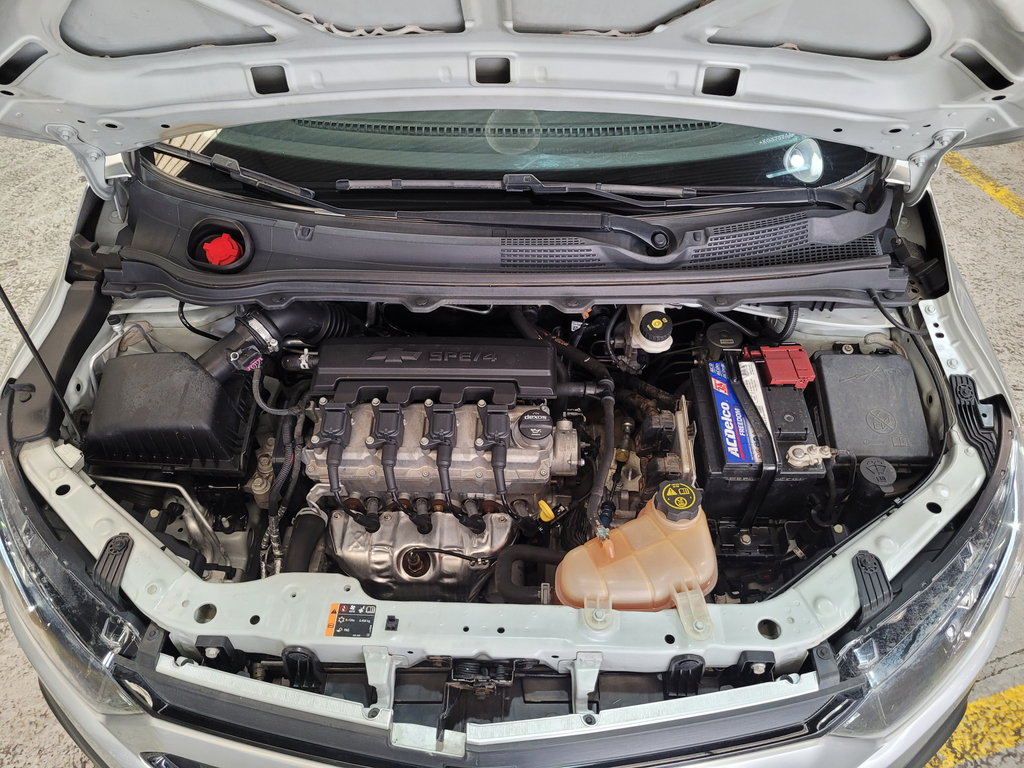 Chevrolet Onix Cinza