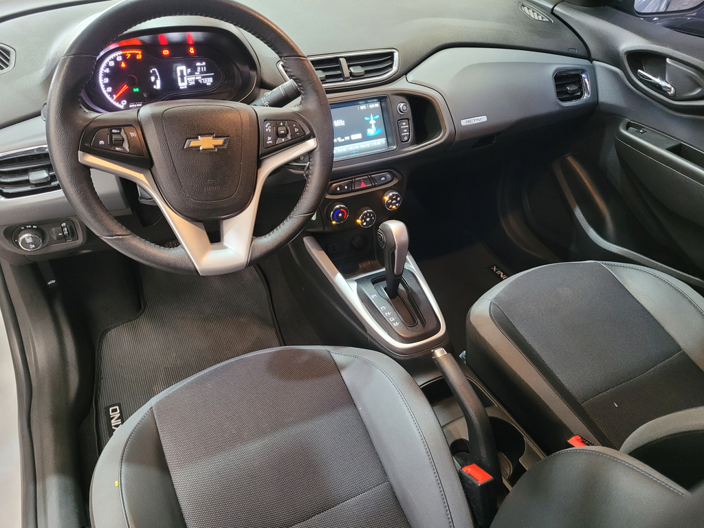 Chevrolet Onix Cinza