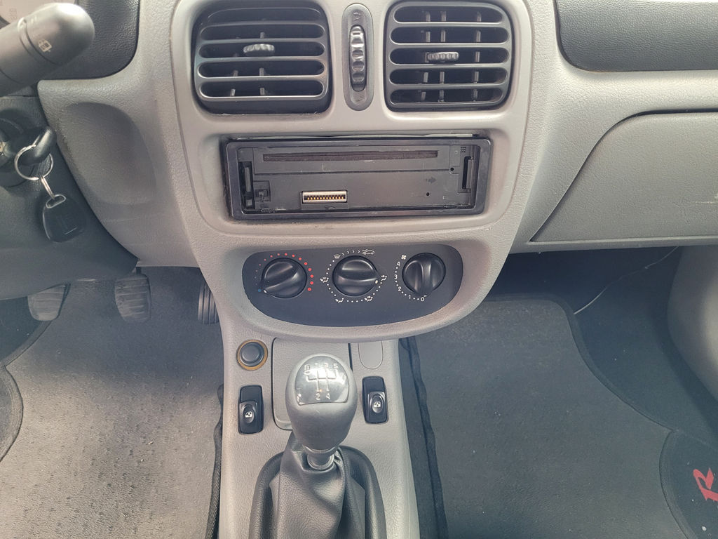 Renault Clio Vermelho