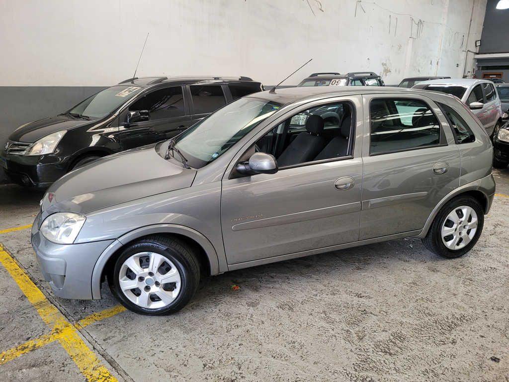Chevrolet Corsa Cinza