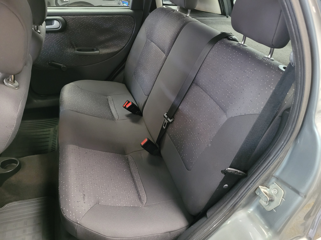 Chevrolet Corsa Cinza