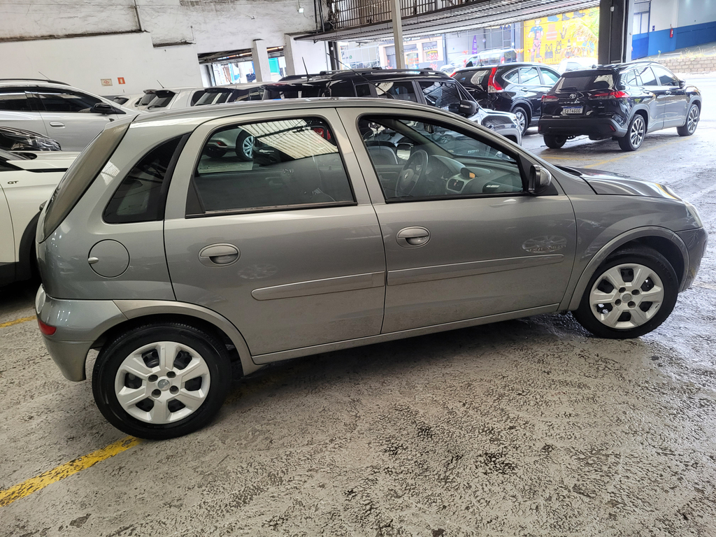 Chevrolet Corsa Cinza