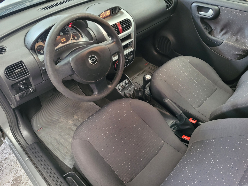 Chevrolet Corsa Cinza