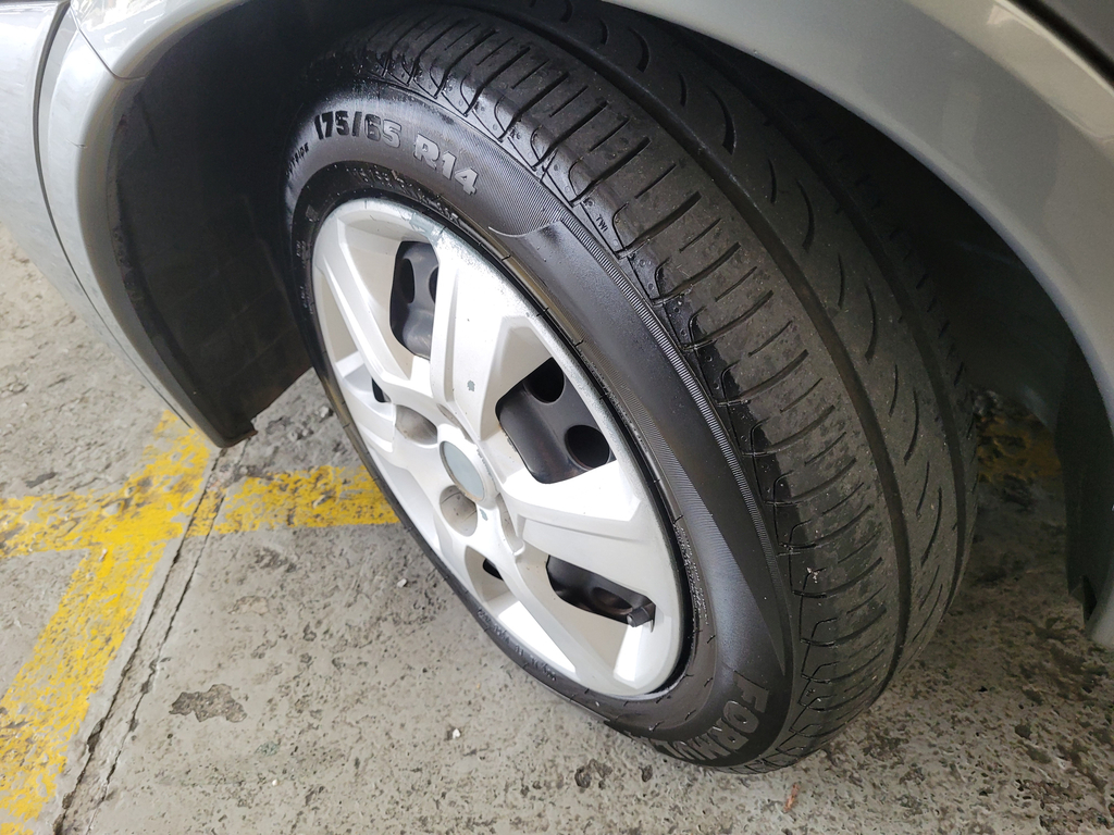 Chevrolet Corsa Cinza