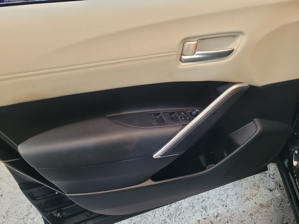 Toyota Corolla Cross Preto