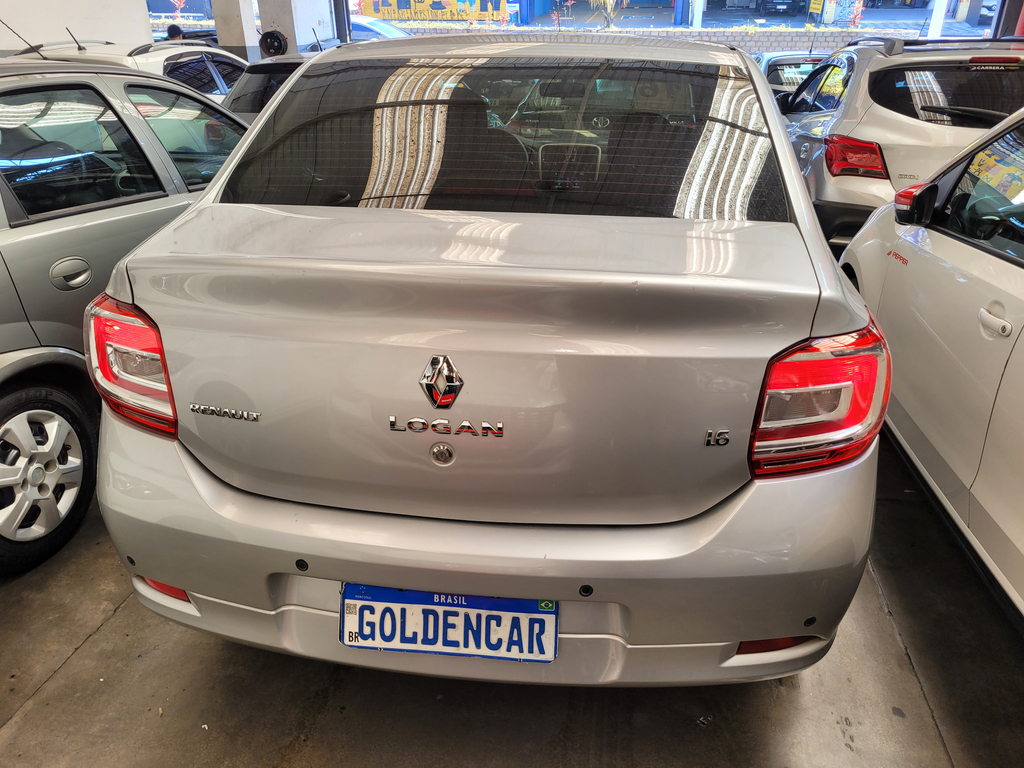 Renault Logan Prata